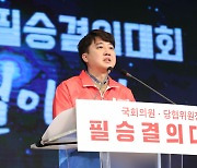이준석 "이재명, 정신나간 정치인" 막말.. 李측 "자기소개하나"