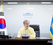 文대통령, 北 미사일 발사에 1년만에 NSC 전체회의 주재