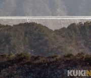 [포토]백암산 정상에서 본 평화의 댐