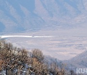 [포토]중부전선에서 바라본 북한 금성천