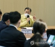 코로나19 자가 진단키트 생산공장 방문한 문재인 대통령