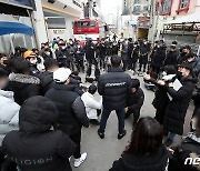 "오늘은 나오려나.." 명절에도 현장 못떠나는 광주 실종자 가족들