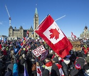 "백신 반대" 성난 군중 대규모 시위에..몸 피한 캐나다 총리