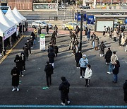 설연휴에도 또 '역대 최다'..오후 6시까지 1만1634명 확진