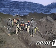 경기 양주시 매몰사고, 금속탐지기로 실종자 수색