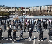 2일 오후 9시 1만8494명 확진..동시간대 역대 최다(종합2보)