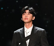 임영웅, '사랑은 늘 도망가' 멜론 TOP100 1위..차트 점령한 히어로