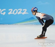 남자 쇼트트랙 1000m 황대헌-이준서 준결승 실격 처리, 박장혁 부상으로 기권[뉴시스Pic]