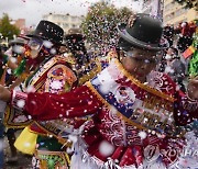 APTOPIX Virus Outbreak Bolivia Carnival