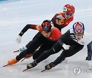 [올림픽] 실격 판정난 황대헌의 추월 시도