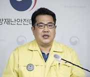 방역당국, 거리두기 완화 "'정점' 상태서 위중증·치명률 봐야"