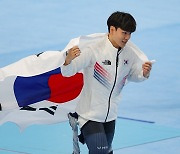 文대통령, 베이징동계올림픽 한국 첫 메달 김민석에 축전 "큰 자부심"