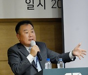 질문에 답하는 서재석 브라보골프 회장[포토]