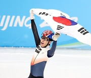 황대헌 '불운' 벽 넘었다..쇼트 1500m 韓 첫 금메달