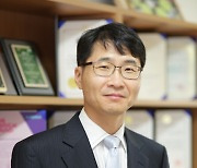 [이달의 과학기술인상] 이준엽 교수 "혁신 속도 빠른 디스플레이..산학연 뭉쳐 시장 선도해야"