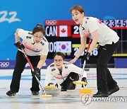 '팀 킴' 한국, 캐나다 상대한 첫 경기서 7-12 패배 [올림픽 컬링]