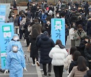 오후 9시인데..벌써 확진자 5만2500명 '역대 최다'