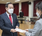 막 오른 부산교육감 선거..하윤수 교총 회장 1호 예비후보 등록