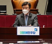 윤호중 "野, 추경처리 불발 책임져야..尹 비매너의 표상"