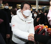 尹-安, 단일화 '방식' 이견에도..성사 가능성 나오는 이유