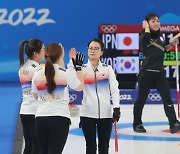 10:5로 9엔드에 승리한 대한민국 팀킴