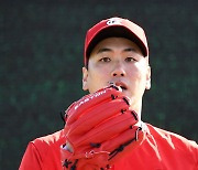 ML 파행 장기화..계약 못한 김광현, KBO 컴백 가능성 없나