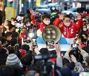 윤석열, 무개차 타고 지지 호소