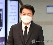 굳은 표정의 안철수 대선후보