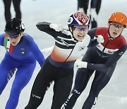 [사진] "오늘은 웃었다"..최민정, 쇼트트랙 1500m '금빛질주'