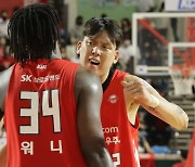 '속공 숫자 16-3' 서울SK, 챔프전 2연승..첫 통합우승 눈앞