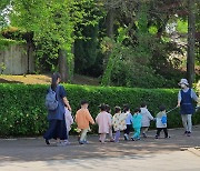 서울어린이대공원으로 나들이 나온 유치원생들