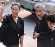 "강수연은 딸 같은 배우" 각별했던 임권택, 애석함에 말 잃었다