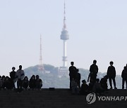 선선한 어버이날..전국 흐리고 밤엔 일부 '빗방울'