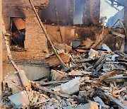 러군, 우크라 학교 폭격..민간인 60여명 사망 우려