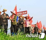 北, 봄철 농민들 노고 격려.. "고마운 애국자들"