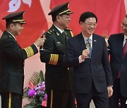 홍콩 새 행정장관에 '민주화 진압' 존 리 당선.."경찰국가 됐다"(종합)