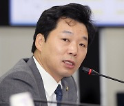 분당갑 '전략공천' 민주 김병관, 안철수에 "박쥐 되고 싶나" 비판