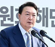 尹 "김정은과 보여주기식 만남은 안돼".. 전작권 전환엔 신중