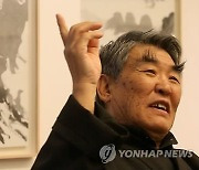 "민주주의여 만세" 반독재 저항시인 김지하..'변절 논란'도