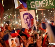 필리핀 대선 개표 70%..마르코스-두테르테 '압도적 우위'