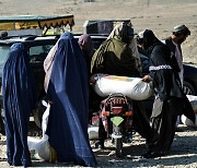 탈레반, 아프간 여성에 "집밖에 나오지 말라"