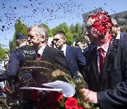 폴란드 주재 러 대사, 전승절 행사서 붉은페인트 봉변