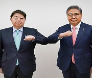 박진-日외무상 회담.."조속한 한일관계 개선 필수"