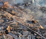 잔혹한 러軍..마을 유일 민간대피소 폭격, 60명 파묻혀 숨졌다