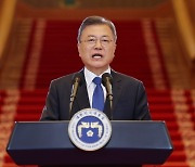 [속보] 文 "남북 대화 재개, 비핵화·평화 노력 지속되길"