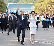 막내리는 靑 대통령 시대, '마지막 퇴근' 文.."다시 출마할까요"