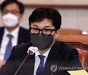 한동훈 "현 정권서 수사지휘권 오염..과감하게 포기"