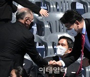 [포토]윤석열 대통령 취임식, '악수하는 정의선-조원태'