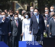 [포토]윤석열-김건희, '첫 부부동반 공식무대'