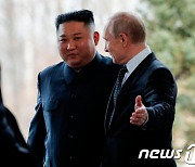 북한 김정은, 푸틴 대통령에 축전.. "정의의 대전서 승리"